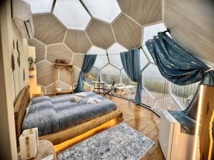 En eller flere senge i et værelse på The Land Before Time - Quad & Saddle Retreats