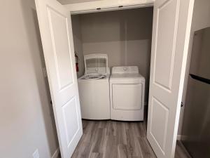 a small laundry room with a washer and dryer at Executive Comfort Suite in Weslaco +1 photo