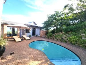 Bazén v ubytování Luxury Seabreeze Villa with private pool and views nebo v jeho okolí