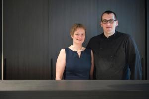 a man and a woman standing behind a table at Feestzaal De Kroon in Diksmuide