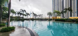 Bazén v ubytování Trion Luxe Suites KL City nebo v jeho okolí