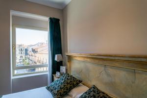a bedroom with a bed and a large window at Soho Boutique Salamanca in Salamanca