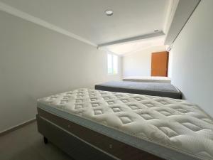 En eller flere senge i et værelse på Apê dos Sonhos - Capri Morada & Mar - Vista Mar