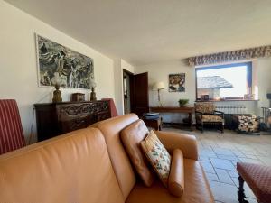 a living room with a couch and a table at L'Atelier du Temps - Chalet Pompon in Cogne