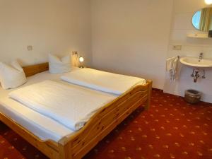 Un pat sau paturi într-o cameră la Haus Resi