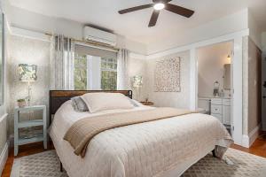 En eller flere senge i et værelse på Elmwood House Berkeley + 14 billeder