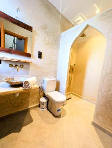 Phòng tắm tại Rayan House +45 ảnh