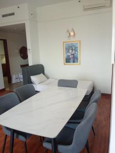 Et opholdsområde på HOME at BERJAYA TIMES SQUARE HOTEL + 17 billeder