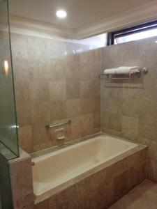 Et badeværelse på HOME at BERJAYA TIMES SQUARE HOTEL