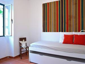 En eller flere senge i et værelse på Stunning Hilltop Views - Orchard - Pool - Serenity + 36 billeder