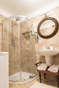 Et badeværelse på Piazza Duomo - Medieval Puglia's House + 51 billeder