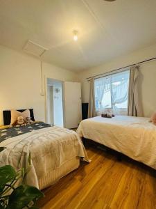 En eller flere senge i et værelse på Melbourne rustic beach house 2km CBD
