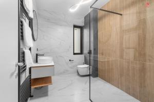 a bathroom with a toilet and a sink and a shower at Apartament 1 C4 Grand Chalet Poiana Brasov in Braşov +17 photos