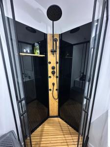 Billede fra billedgalleriet på Jacuzzi Privé & Cinéma - Suite Romantique i Essey-lès-Nancy