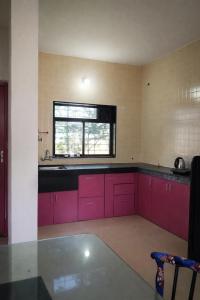 Η κουζίνα ή μικρή κουζίνα στο ll EMPYREAN STAYS ll Mocktail VILLA ll 3BHK ll AC ll PRIVATE POOL ll MALAVALI ll