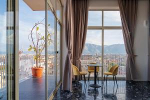 En generel udsigt til bjerge eller udsigt til bjerge taget fra hotellet