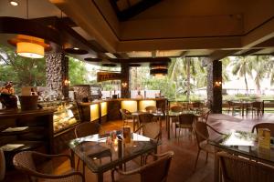 Restoran ili drugo mesto za obedovanje u objektu Waterfront Insular Hotel Davao