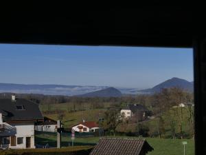 En generel udsigt til bjerge eller udsigt til bjerge taget fra landstedet