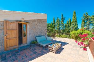 A garden outside Sa Vinya Des Compte