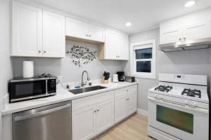 Køkken eller tekøkken på #Marbella Lane - Spacious 2BR Home Near Westgate