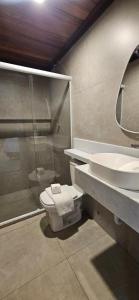 Et badeværelse på Chalés Feliz Boipeba + 8 billeder