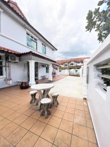 En balkon eller terrasse på Comfy Corner House 4BR @10 mins legoland 10-16pax