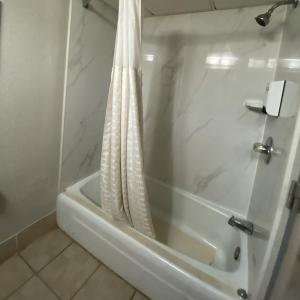 Koupelna v ubytování Red Roof Inn Gastonia