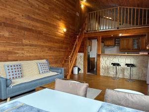 Et opholdsområde på Duplex Chalet style private yard 150m to RER