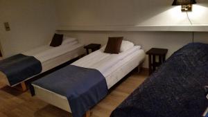 Postel nebo postele na pokoji v ubytování Vardø Hotel