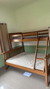 two bunk beds in a small room with at Chácara Ana Clara in Cotia +25 photos