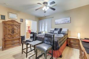 Et opholdsområde på Charming Studio about 5 Mi to Stone Mountain Park + 17 billeder