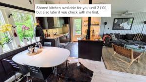 Posezení v ubytování 5-star homestay for 2 with breakfast, hot-tub, aircon and bikes + 14 fotografií