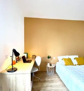 Giường trong phòng chung tại KenavHome Ker Laf