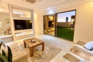 Et opholdsområde på Four Seasons Suites + 9 billeder