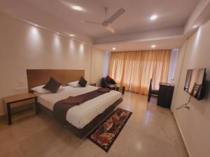 Ένα ή περισσότερα κρεβάτια σε δωμάτιο στο Famafa Hotel +10 φωτογραφίες