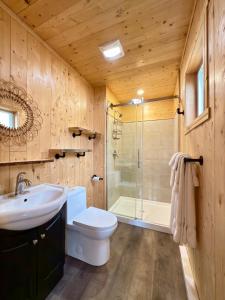 Phòng tắm tại Mini-chalet tout confort - Lac de Pohenegamook +47 ảnh
