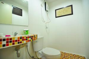 Bilik mandi di Phi Phi Twin Palms Bungalow