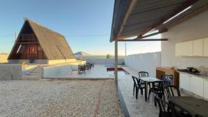 Budova, kde se chata nachází