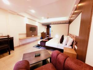 a hotel room with a bed and a couch at Famafa Hotel in Arambol