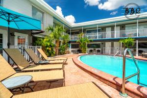 Swimmingpoolen hos eller tæt på Boutique Beach Retreat