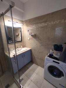 Koupelna v ubytování Nympes Melody - Golden Harmony Stay + 27 fotografií