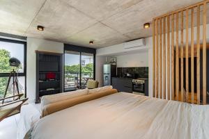 Postel nebo postele na pokoji v ubytování Soho Village Palermo Apartments - By Magno