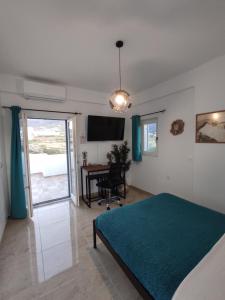 Postel nebo postele na pokoji v ubytování Nympes Melody - Golden Harmony Stay