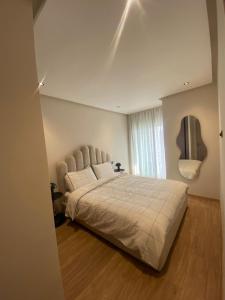 En eller flere senge i et værelse på Panoramic Luxury Studio Cheikh Khalifa Hospital near CFC