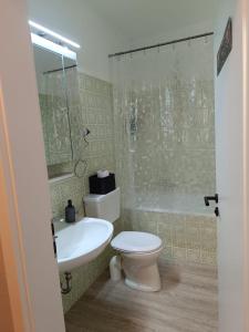 Et badeværelse på Jessis Harz Appartements + 24 billeder