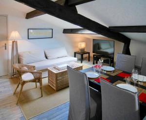 a living room with a table and a couch at Les Appartements du Palais in Bergerac