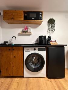 Fotografie z fotogalerie ubytování MR Tiny House - Private Parking v destinaci Roşu