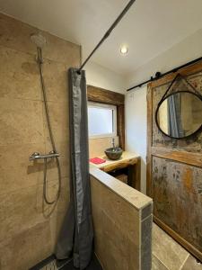 Et badeværelse på Maison de campagne proche des Châteaux et Beauval