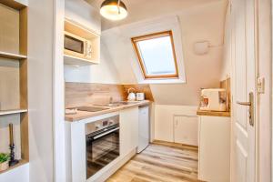 a small kitchen with a sink and a stove at Le Chéron - Confort, Wi-Fi & commerces à deux pas in Caen