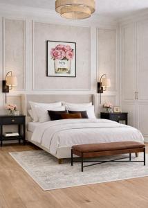 ein Schlafzimmer mit einem großen Bett mit zwei Nachttischen in der Unterkunft Direct Luxury Oceanfront - On The Beach! KING BED, 2 Pools & Bar! in Hilton Head Island